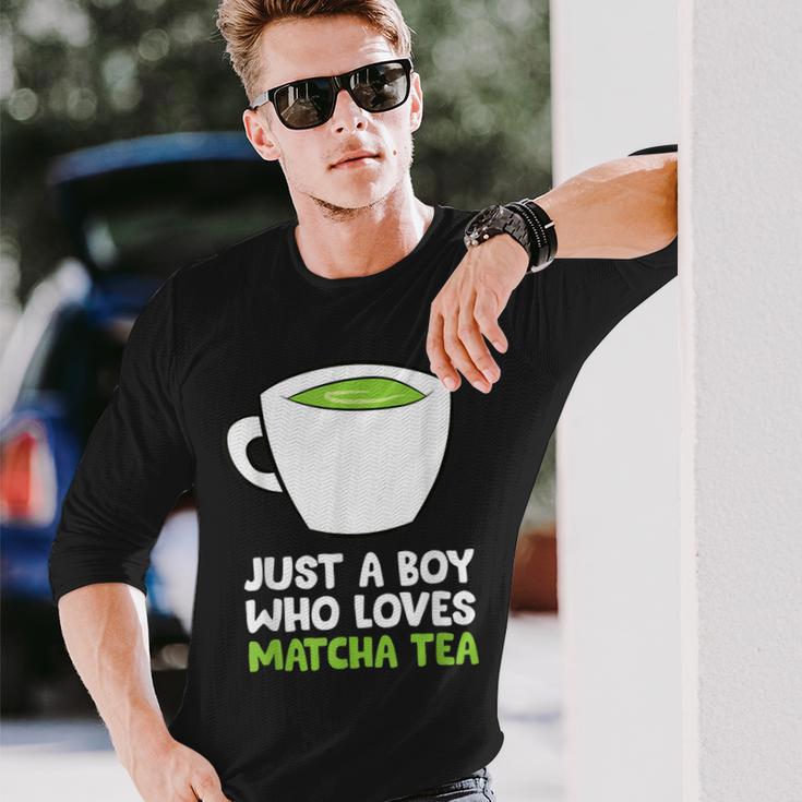Solo Un Chico Al Que Le Encanta El Té Matcha Camiseta de manga larga Regalos para él