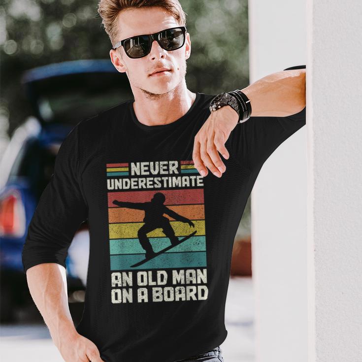 Never Underestimate An Old Man On A Snowboard intage Langarmshirts Geschenke für Ihn