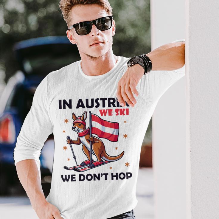 In Austria We Ski We Don't Hop Kangaroo Austria Langarmshirts Geschenke für Ihn