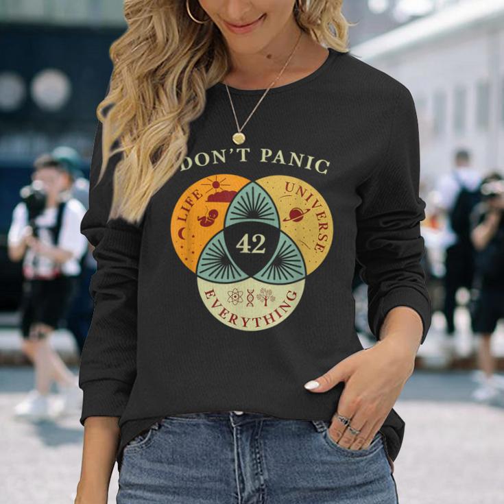 Don't Panic Life Universe Everything 42 Science Fiction Space Lovers Langarmshirts Geschenke für Sie