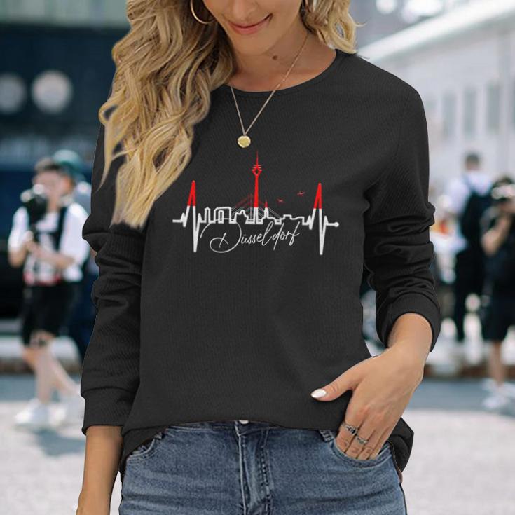 Düsseldorf Skyline Heartbeat Heart I Love Düsseldorfer Langarmshirts Geschenke für Sie