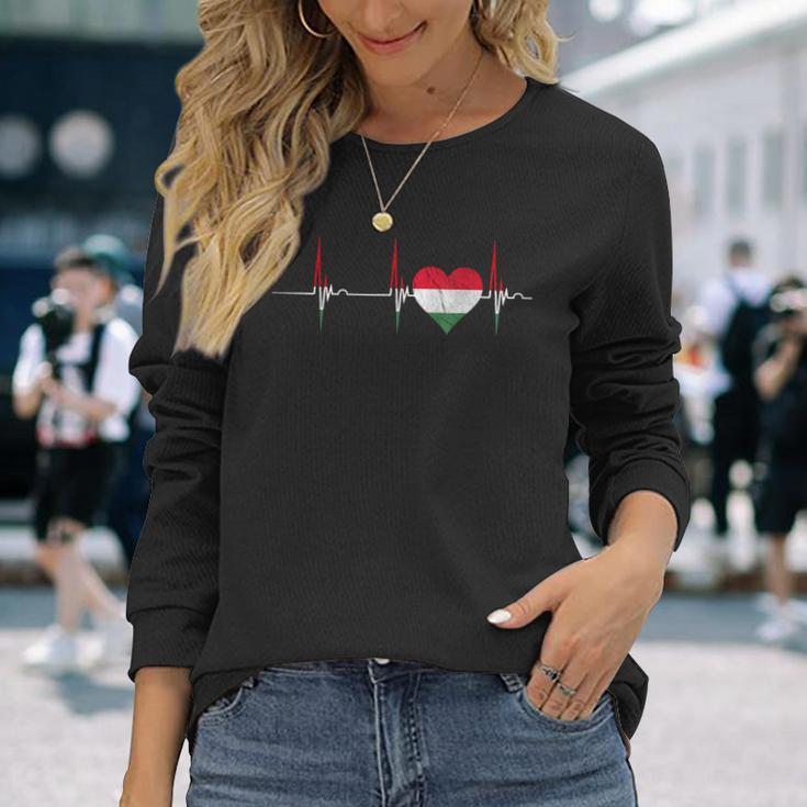 Hungary Heart Ungare Heartbeat Ecg Pulse Hungarian Hungary S Langarmshirts Geschenke für Sie