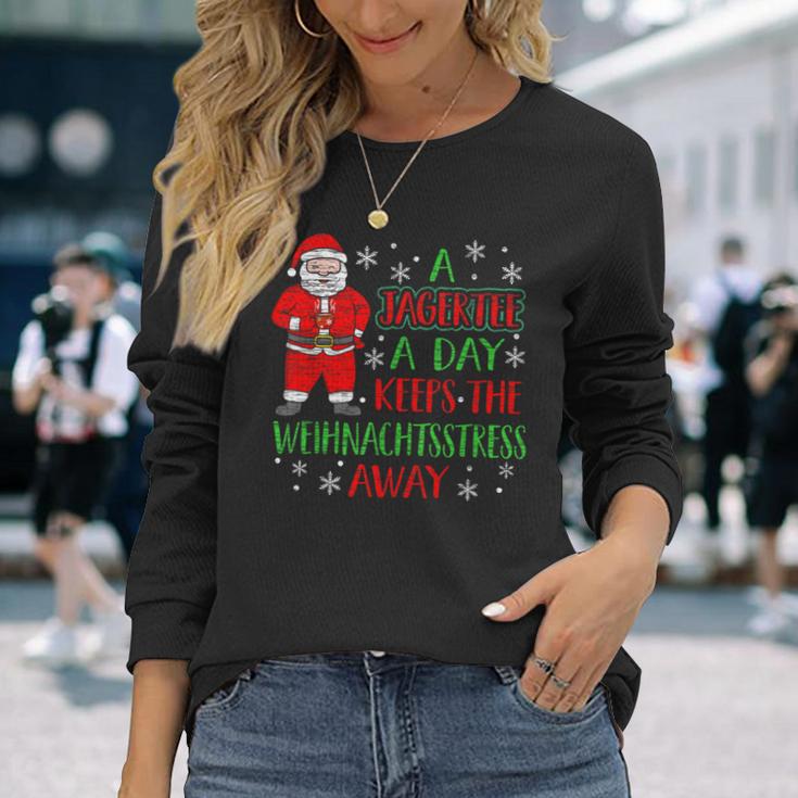 A Jager A Day Keeps Christmas Stress Away Austria Langarmshirts Geschenke für Sie