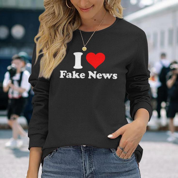 I Love Fake News Langarmshirts Geschenke für Sie