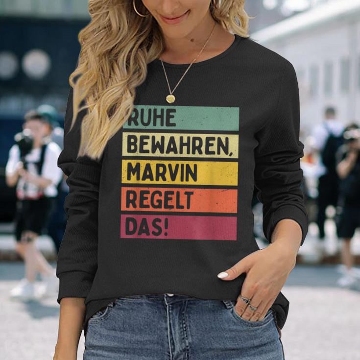 Ruhe Bewahren Marvin Regelt Das Spruch In Retro Farben Langarmshirts Geschenke für Sie