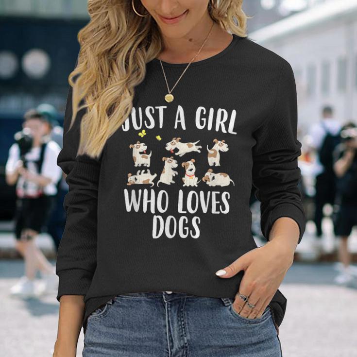 Solo Una Chica Que Ama A Los Perros Con Divertidos Perros Lindos Camiseta de manga larga Regalos para ella