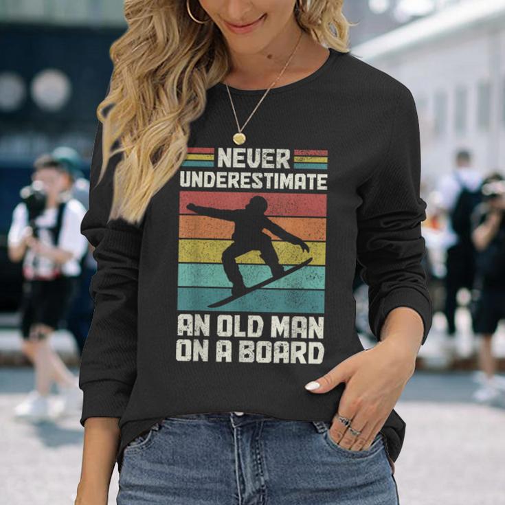 Never Underestimate An Old Man On A Snowboard intage Langarmshirts Geschenke für Sie