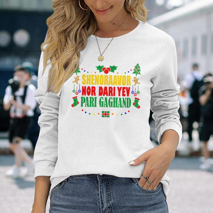 Frohe Weihnachten Auf Armenisch Langarmshirts Geschenke für Sie