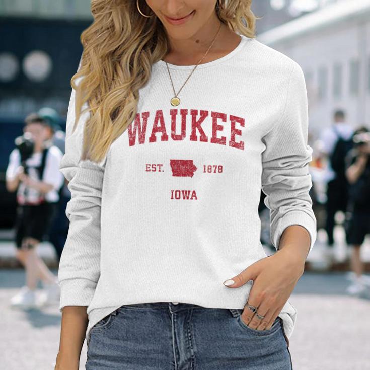 Waukee Iowa Iaintage-Sportdesign Roter Druck Langarmshirts Geschenke für Sie