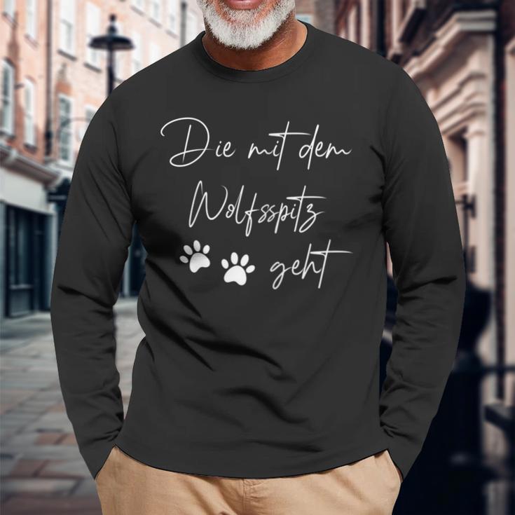 Die Mit Dem Wolfsspitz Geht Langarmshirts Geschenke für alte Männer