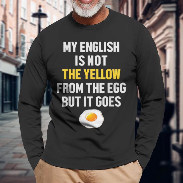 My English Is Not The Yellow From The Egg But It Goes Slogan Langarmshirts Geschenke für alte Männer