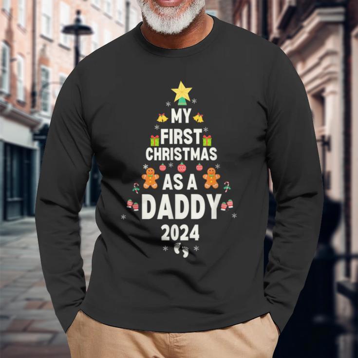 First Christmas As A Daddy 2024 Pregnancy Announcement Langarmshirts Geschenke für alte Männer