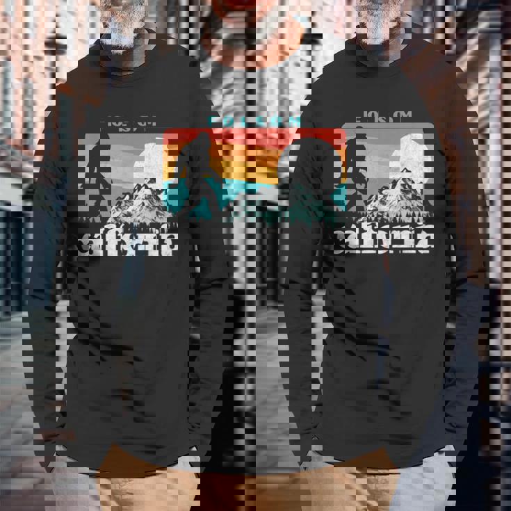 Folsom California Retro 80S Bigfoot Mountains T-shirt à manches longues Cadeaux pour les vieillards