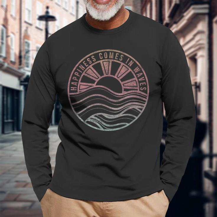 Happiness Comes In Waves Sunset Beach Wave Gradient Langarmshirts Geschenke für alte Männer