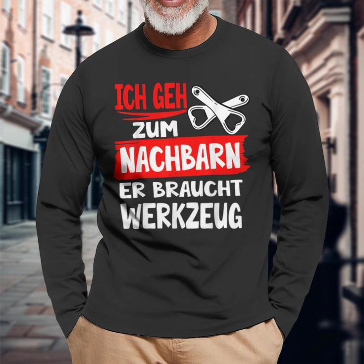 Ich Geh Zum Nachbarn Er Braucht Werkzeug S Langarmshirts Geschenke für alte Männer