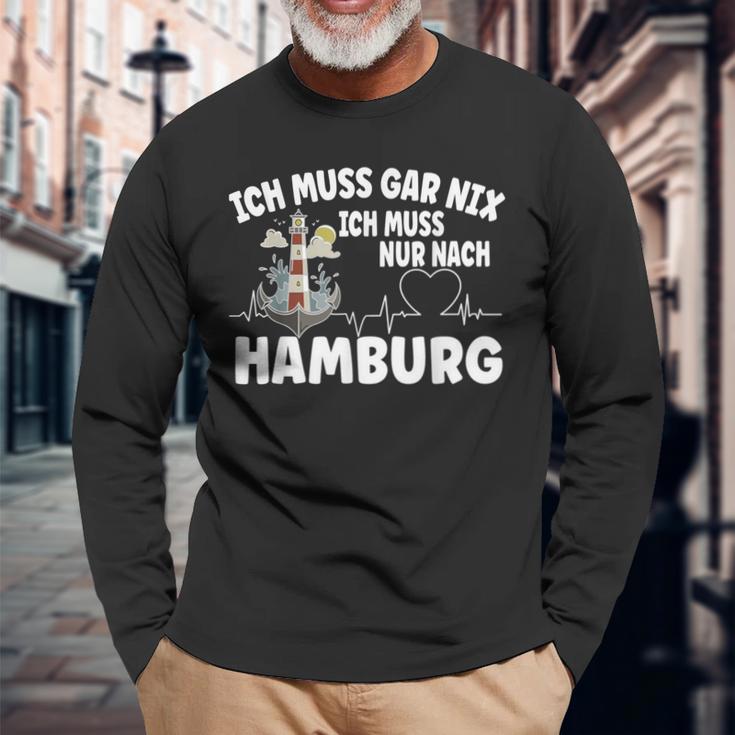 Ich Muss Gar Nix Ich Muss Nur Nach Hamburg Langarmshirts Geschenke für alte Männer