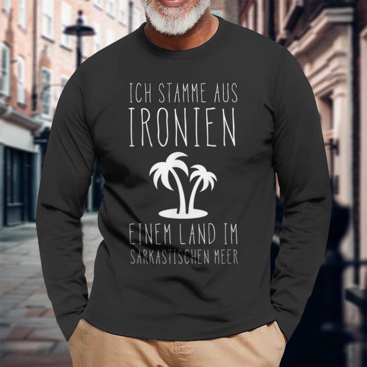 Ich Stamme Aus Ironien Einem Land Am Sarkastische Meerer Langarmshirts Geschenke für alte Männer