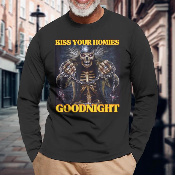 Kiss Your Homies Goodnight Cringe Hard Skeleton Meme Langarmshirts Geschenke für alte Männer