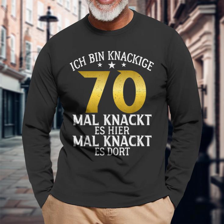 Krisige 70 Mal Knackt Es Hier Mal Da 70 Birthday S Langarmshirts Geschenke für alte Männer