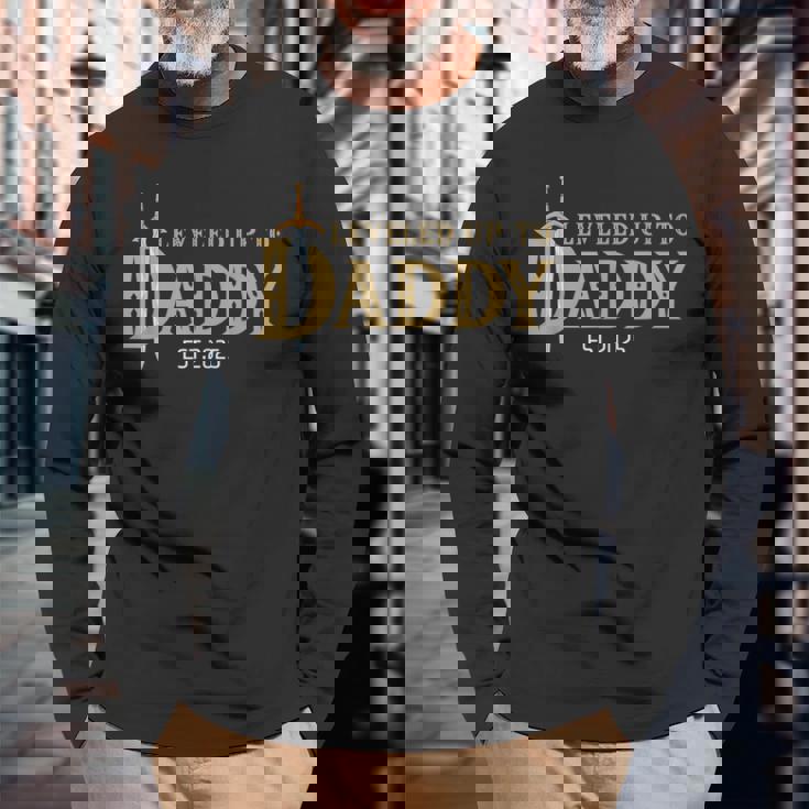 Nivelado Hasta Papá Est 2025 Nivel Desbloqueado Papá Gaming Camiseta de manga larga Regalos para ancianos
