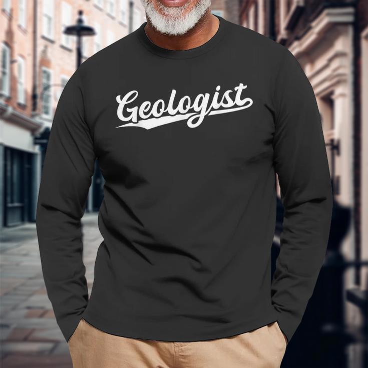 Retro Swoosh Job Title Geologist Camiseta de manga larga Regalos para ancianos
