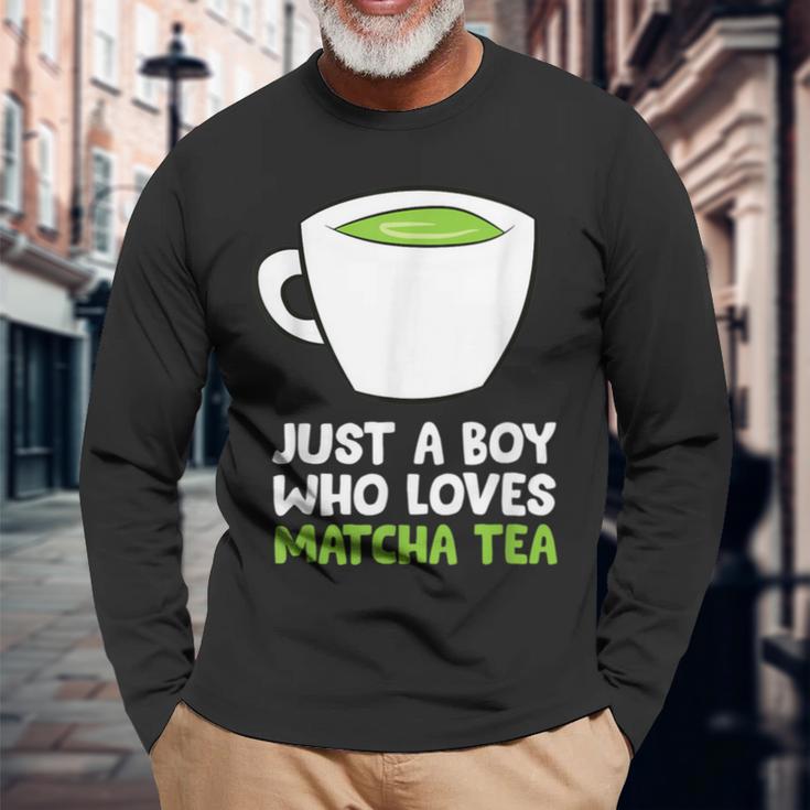 Solo Un Chico Al Que Le Encanta El Té Matcha Camiseta de manga larga Regalos para ancianos