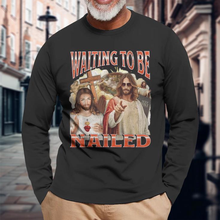 I Wait To Be Nailed Offensive Jesus Humour Adult Langarmshirts Geschenke für alte Männer