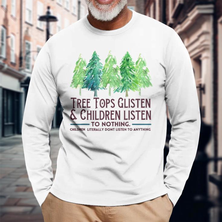 Treetops Glisten And Children Listen To Nothing Christmas Langarmshirts Geschenke für alte Männer