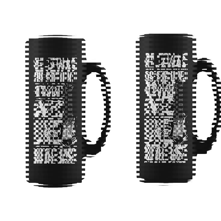 Bassist Musique Drôle Unieil Homme Avec Une Guitare Basse Tasse