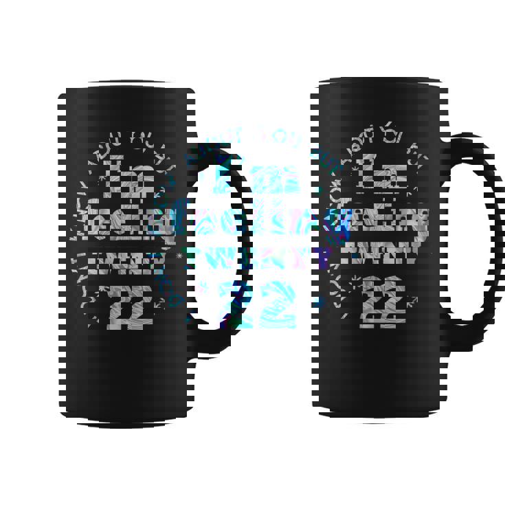 I Don't Know About You But I'm Feeling Twenty 22 Cool Cuello Taza de café