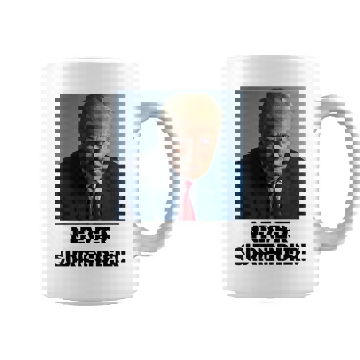 Nunca Entregues Las Elecciones Presidenciales De Trump 2024 Taza de café