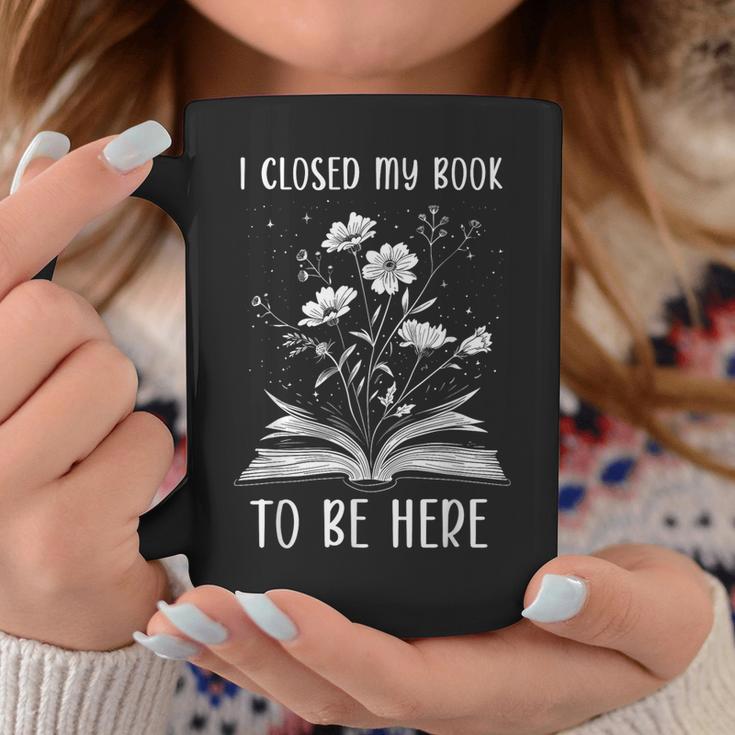 I Closed My Book To Be Here Book Lover Floral Bookworm Tassen Lustige Geschenke