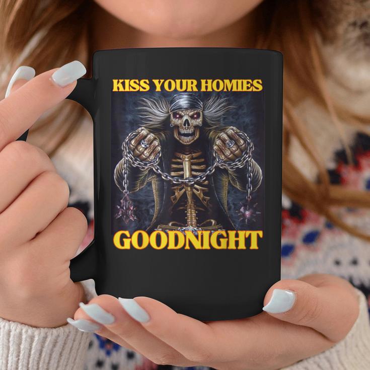 Kiss Your Homies Goodnight Cringe Hard Skeleton Meme Tassen Lustige Geschenke