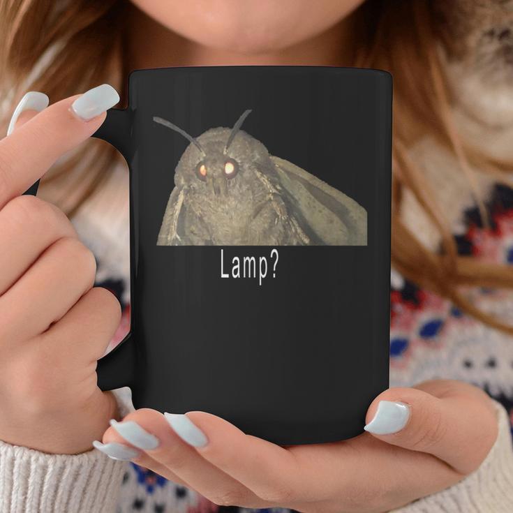 Moth Lamp Meme Tassen Lustige Geschenke