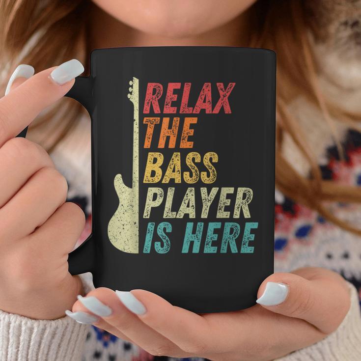 Relax The Bass Player Is Here Bass Guitar Bassist Tassen Lustige Geschenke