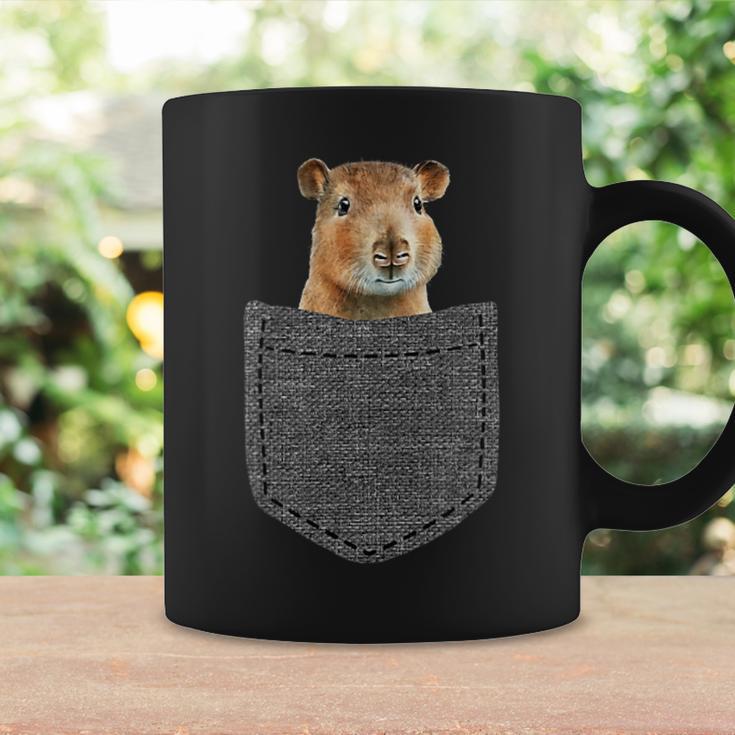 Capybara In Chest Pocket Capybara Tassen Geschenkideen