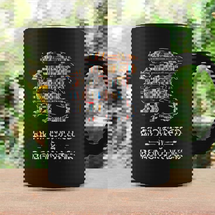 Facilement Distrait Par Les Dragons Et Les Livres Cadeau Amusant Tasse Idées cadeaux