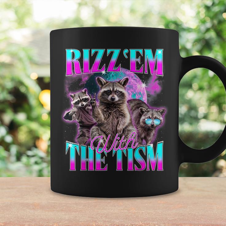 Rizz Em With The Tism Retrointage Raccoon Meme Tassen Geschenkideen