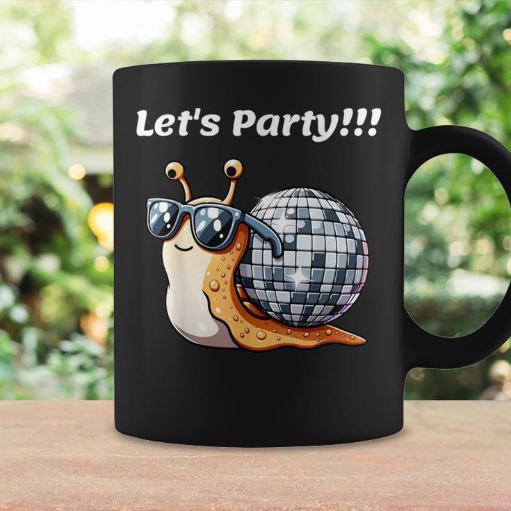 Snail's Disco Lover Groovy Party Snail With Disco Ball Tassen Geschenkideen