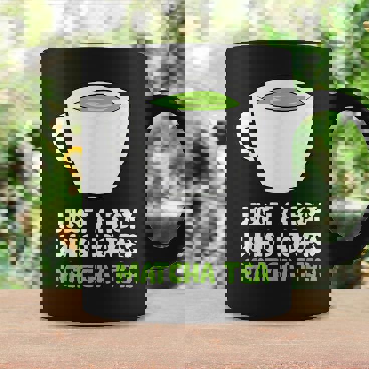Solo Un Chico Al Que Le Encanta El Té Matcha Taza de café Ideas de regalos