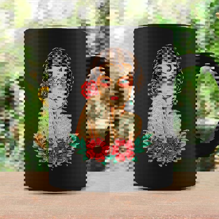 Tatuado Pin-Up Chica Bastante Modelo Tradicional Tatuaje Flash Taza de café Ideas de regalos