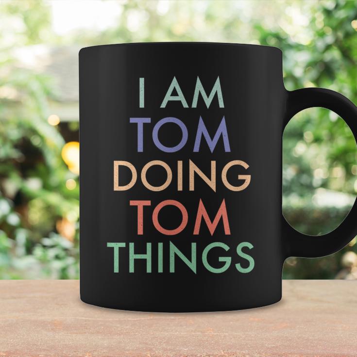 I Am Tom Doing Tom Things Fun Celebration Tassen Geschenkideen