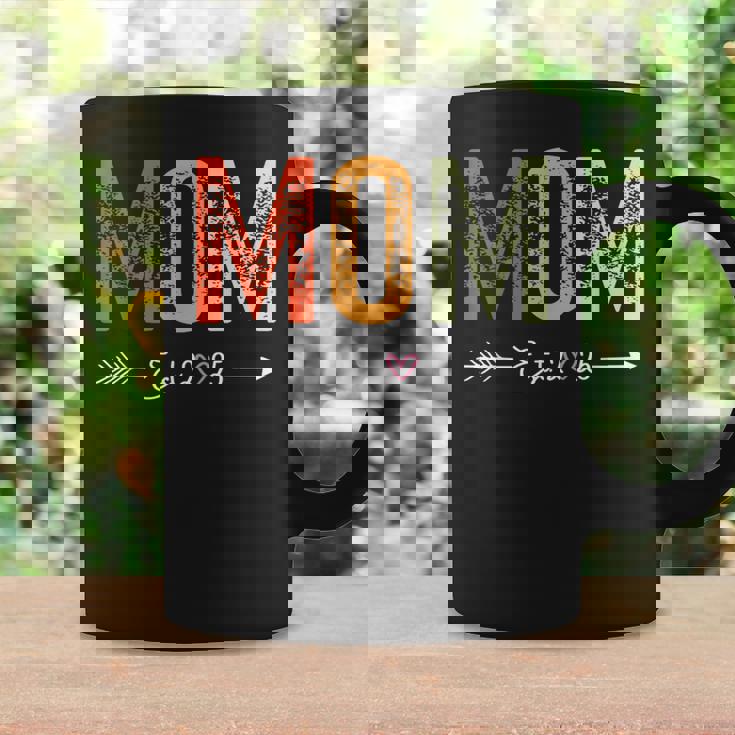 Vintage Mom Est 2025 Promoted To Mommy Mother's Day 2025 Taza de café Ideas de regalos