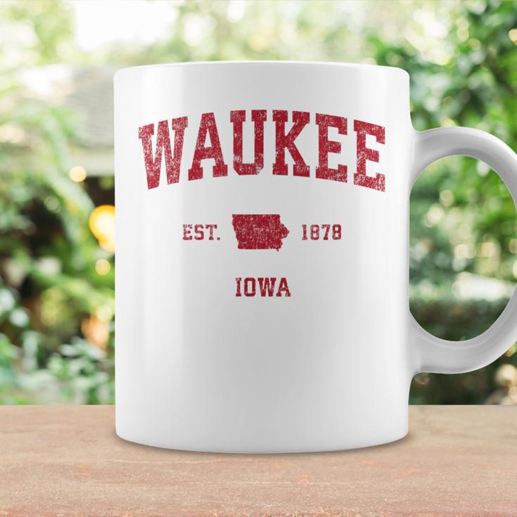 Waukee Iowa Iaintage-Sportdesign Roter Druck Tassen Geschenkideen