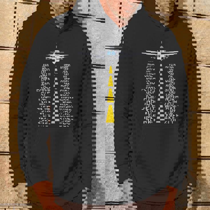 Pilot & Flugzeug Phonetisches Alphabet Geschenk Flughafen Kapuzenpullover Lebensstil