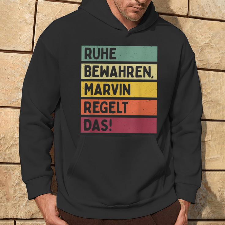 Ruhe Bewahren Marvin Regelt Das Spruch In Retro Farben Kapuzenpullover Lebensstil