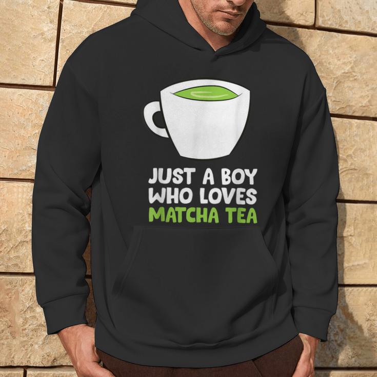 Solo Un Chico Al Que Le Encanta El Té Matcha Sudadera Estilo de vida