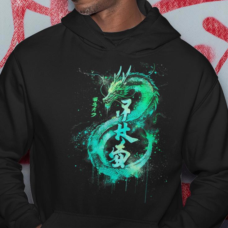 Green Flying Japanese Dragon With Kanji Lettering Kapuzenpullover Lustige Geschenke