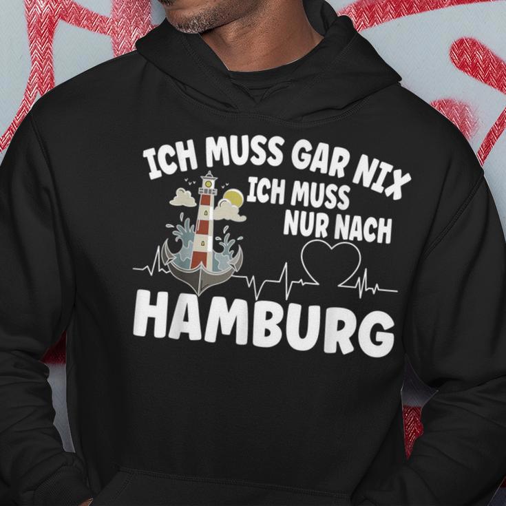 Ich Muss Gar Nix Ich Muss Nur Nach Hamburg Kapuzenpullover Lustige Geschenke