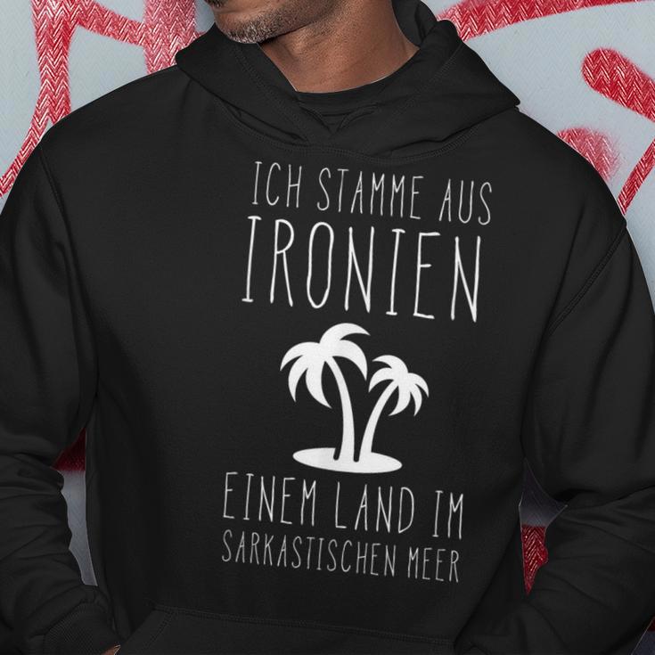 Ich Stamme Aus Ironien Einem Land Am Sarkastische Meerer Kapuzenpullover Lustige Geschenke